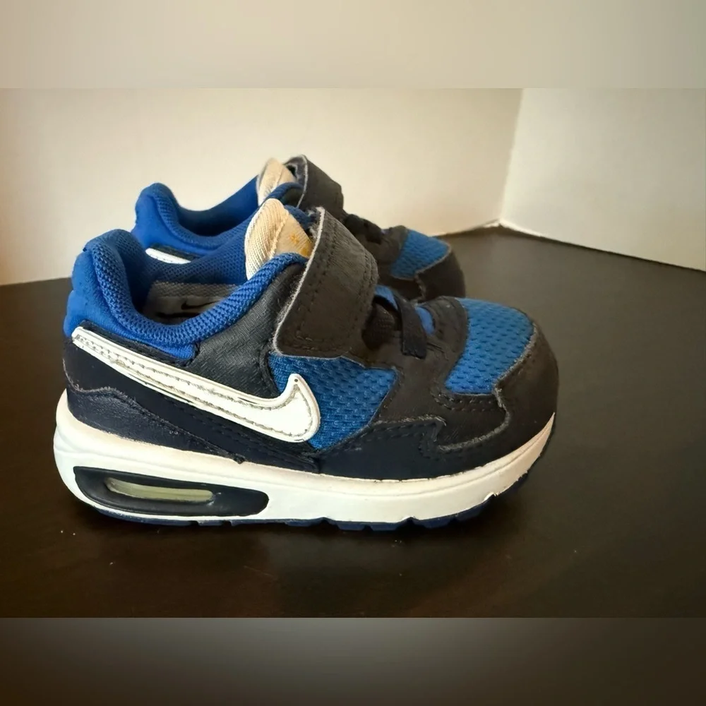 Nike Kids Navy and White Sneakers size 5(toddler)